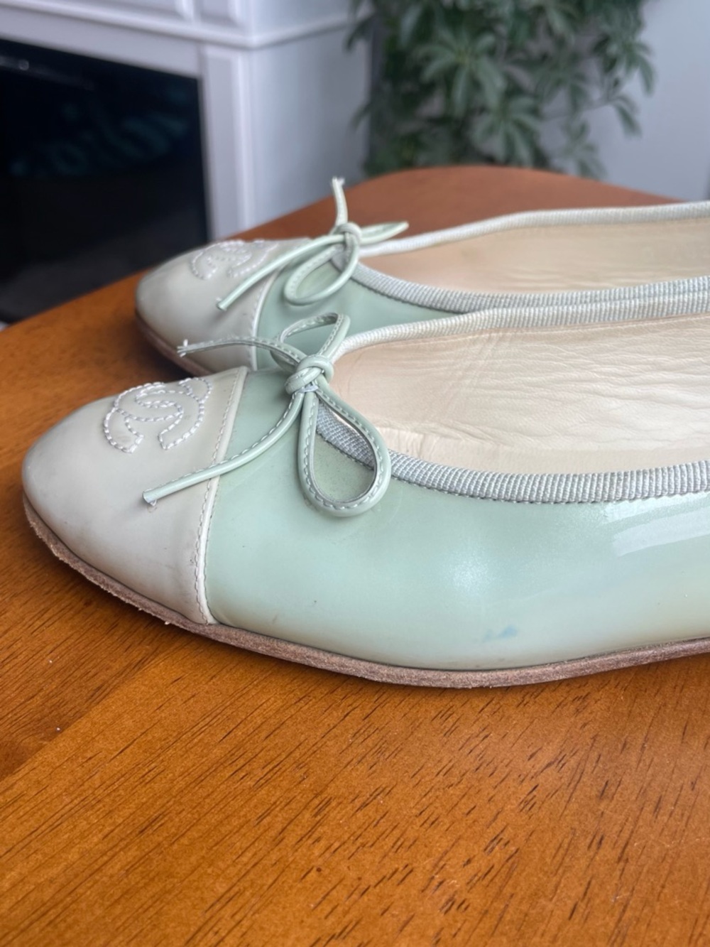 CHANEL Mint Green Two Tone Patent Leather Cap-Toe Ballet Flats - Picture 4 of 14